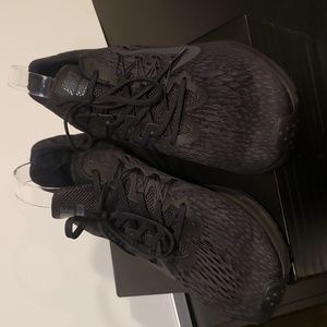 Nike Men's Zoom Winflo 5 Black Running Shoes Size 12